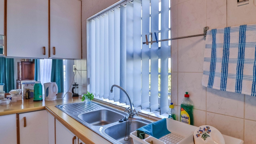 6 Bedroom Property for Sale in De Kelders Western Cape